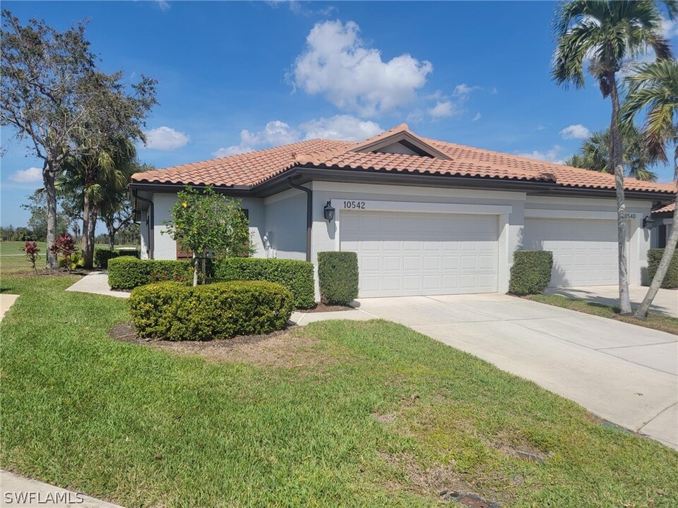 10542 Diamante Way in Ft. Myers, FL - Building Photo