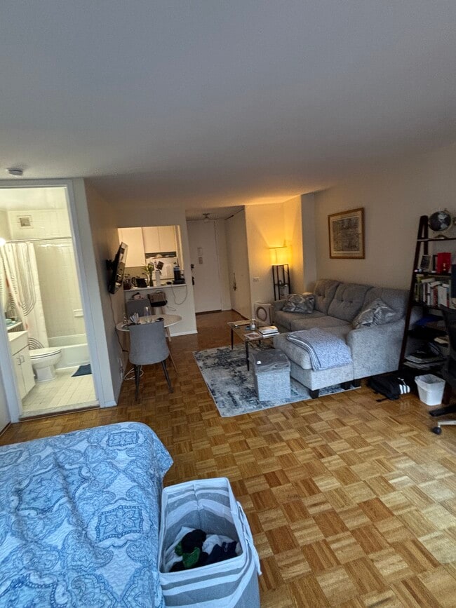 215 W 95th St, Unit 5N in New York, NY - Foto de edificio - Building Photo