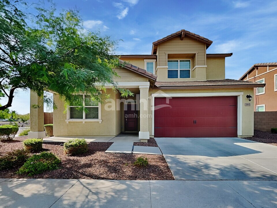 5915 W Larkspur Dr in Glendale, AZ - Building Photo