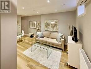 339 Wellesley St E in Toronto, ON - Building Photo - Building Photo