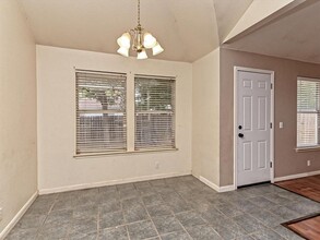 14700 Menifee St in Austin, TX - Foto de edificio - Building Photo