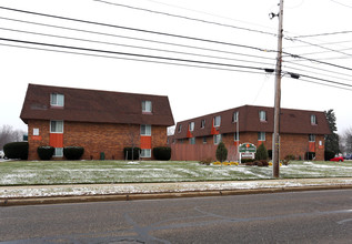 Chalet Apartments in Brunswick, OH - Foto de edificio - Building Photo