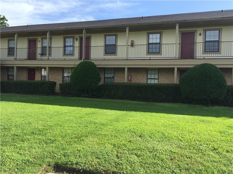 2005 S 8th St in Waco, TX - Building Photo