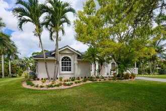 7981 Woodsmuir Dr in Palm Beach Gardens, FL - Foto de edificio - Building Photo