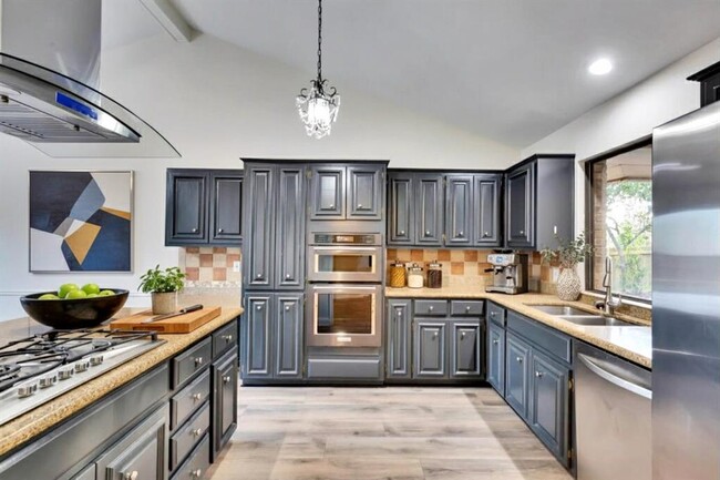 2120 Wychwood Dr in Austin, TX - Building Photo - Building Photo