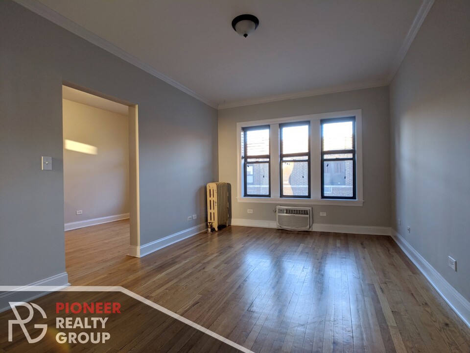 736 W Addison St, Unit 748-N3 in Chicago, IL - Building Photo