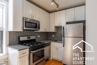 2424 N Kedzie Blvd, Unit 106 in Chicago, IL - Building Photo - Building Photo