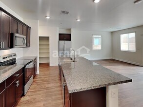 81 Foxridge Swings Ln in Henderson, NV - Foto de edificio - Building Photo