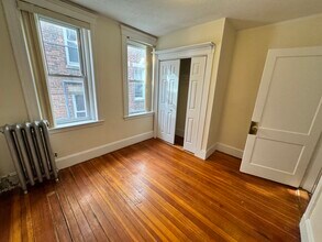 8 Barrows St, Unit 3 in Boston, MA - Building Photo - Building Photo
