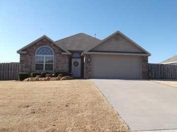2203 SW Huntwick Ave in Bentonville, AR - Building Photo