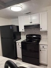 3150 Cliff Creek Crossing Dr in Dallas, TX - Building Photo - Building Photo