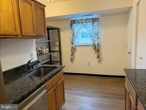 5913 Mayflower Ct in Alexandria, VA - Building Photo - Building Photo