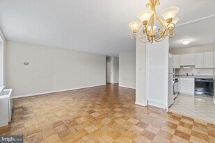 3000 Spout Run Pkwy in Arlington, VA - Building Photo