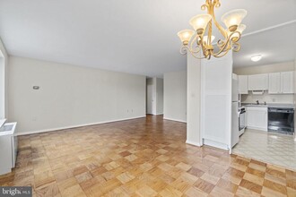 3000 Spout Run Pkwy in Arlington, VA - Building Photo - Building Photo