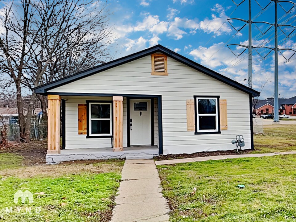 2129 San Antonio St in Grand Prairie, TX - Building Photo