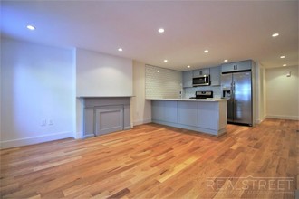 1128 Halsey St in Brooklyn, NY - Foto de edificio - Floor Plan