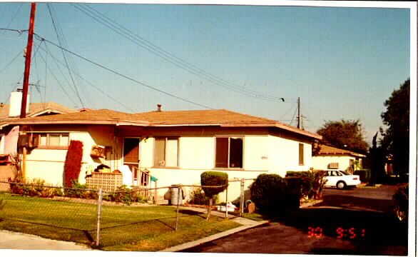 7435 Garvalia Ave in Rosemead, CA - Foto de edificio