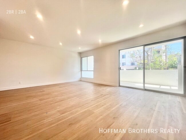 11600 Rochester Ave, Unit 5 in Los Angeles, CA - Foto de edificio - Building Photo