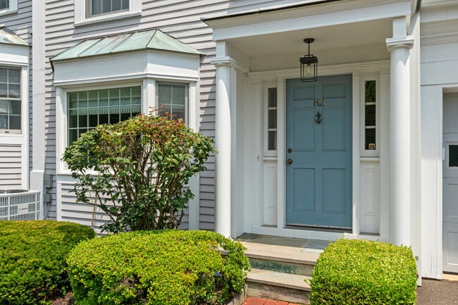 82 Seminary St in New Canaan, CT - Building Photo - Building Photo