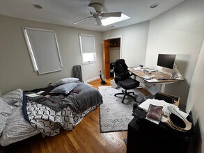 24 Burnham St, Unit 3 in Somerville, MA - Building Photo - Building Photo