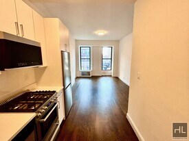 E 88 St, Unit 2D in New York, NY - Building Photo