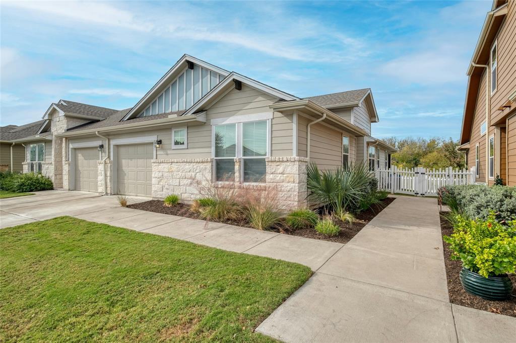 1701 Logan Dr in Round Rock, TX - Foto de edificio