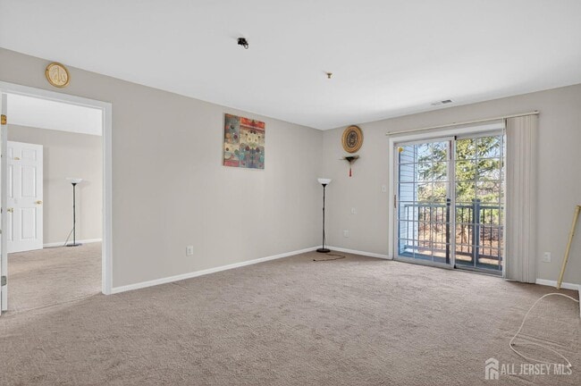 726 Waterford Dr in Edison, NJ - Building Photo - Building Photo