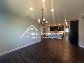 9369 Sierra Creek Dr in Elk Grove, CA - Building Photo - Building Photo