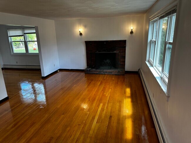 1193 Boylston St in Newton, MA - Building Photo - Building Photo
