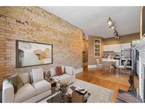 609 S 9th St in Minneapolis, MN - Foto de edificio - Building Photo