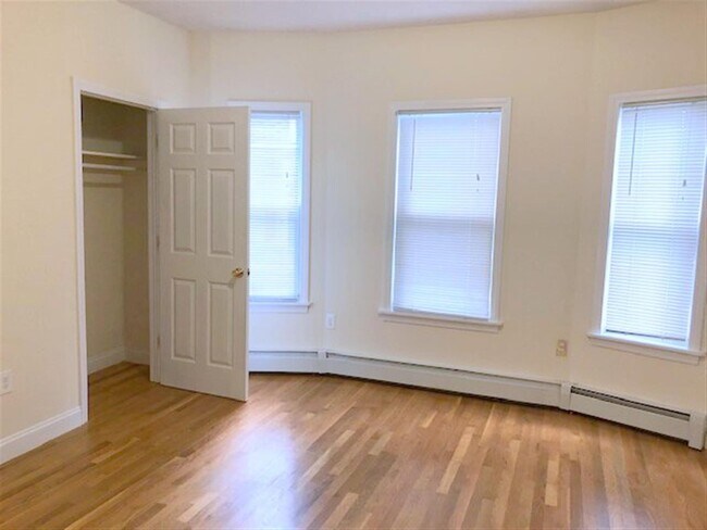 387 Columbia St in Cambridge, MA - Building Photo - Building Photo