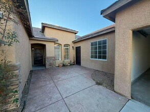 2295 Tedesca Dr in Henderson, NV - Building Photo - Building Photo