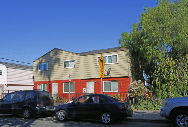 563 Avalani Ave in San Jose, CA - Foto de edificio - Building Photo