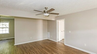 2703 Westerwood Village Dr in Charlotte, NC - Building Photo - Building Photo