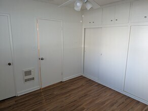 Oasis Apartments in Downey, CA - Foto de edificio - Building Photo