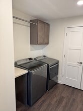 4025 Cedar Heights Dr, Unit 8 in Cedar Falls, IA - Building Photo - Building Photo