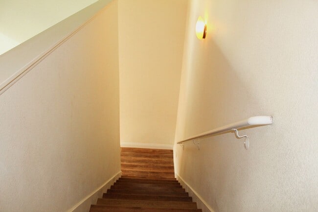 7701 W Robindale Rd in Las Vegas, NV - Foto de edificio - Building Photo