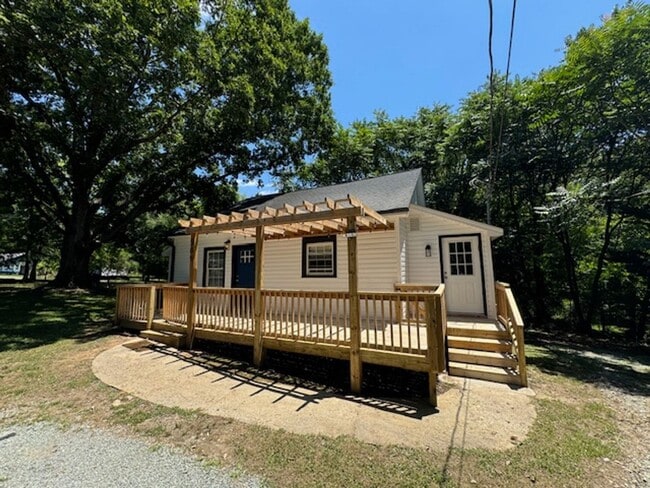 509 Terrell Rd in Hillsborough, NC - Foto de edificio - Building Photo