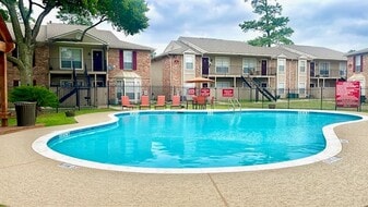 Oaks of Wimbledon in Spring, TX - Building Photo
