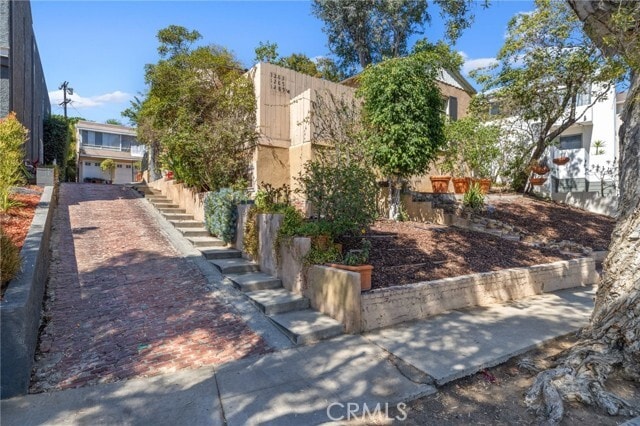 property at 1285 S Dunsmuir Ave