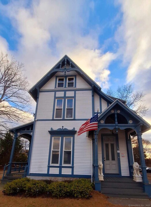 380 W Main St in New Britain, CT - Building Photo