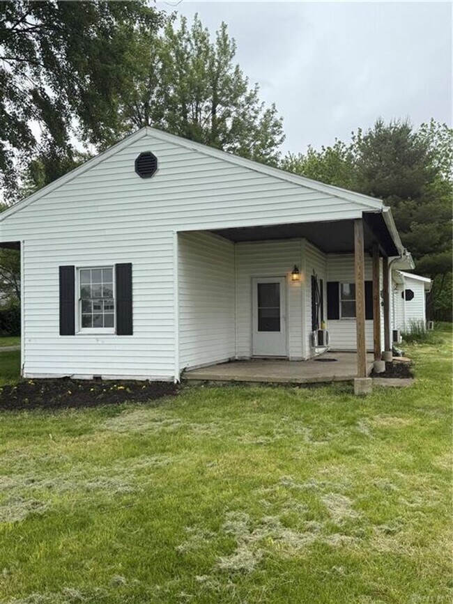 280 S Charleston Rd in Jamestown, OH - Building Photo - Building Photo