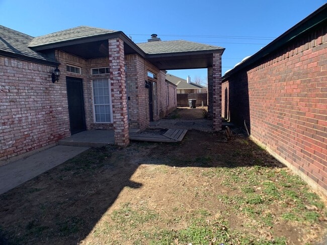 2625 Briarcliff Dr in Moore, OK - Building Photo - Building Photo