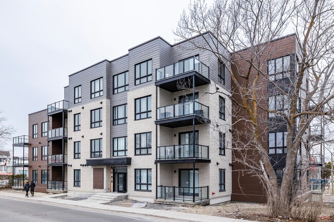 3945 Saint-Martin Boul O in Laval, QC - Building Photo - Building Photo