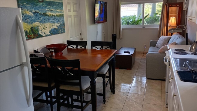 803 NE 21st Dr in Wilton Manors, FL - Building Photo - Building Photo