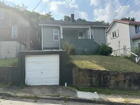 802 Western Ave in Jeannette, PA - Building Photo