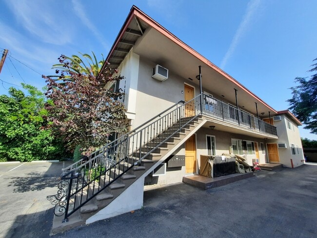 Magnolia Blvd Apartments