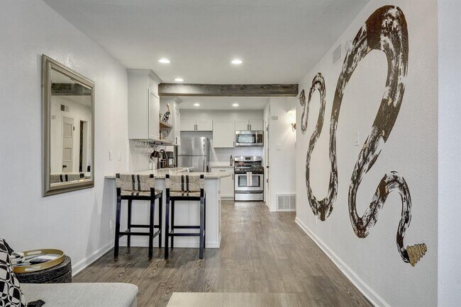 1202 Newning Ave in Austin, TX - Foto de edificio - Building Photo