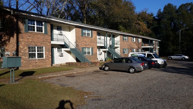 Bryan Street 10 in Fayetteville, NC - Foto de edificio - Building Photo