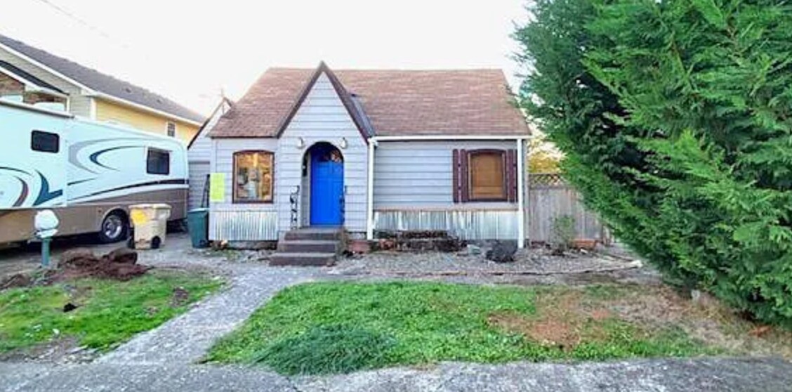 402 SE Denver St in Albany, OR - Building Photo